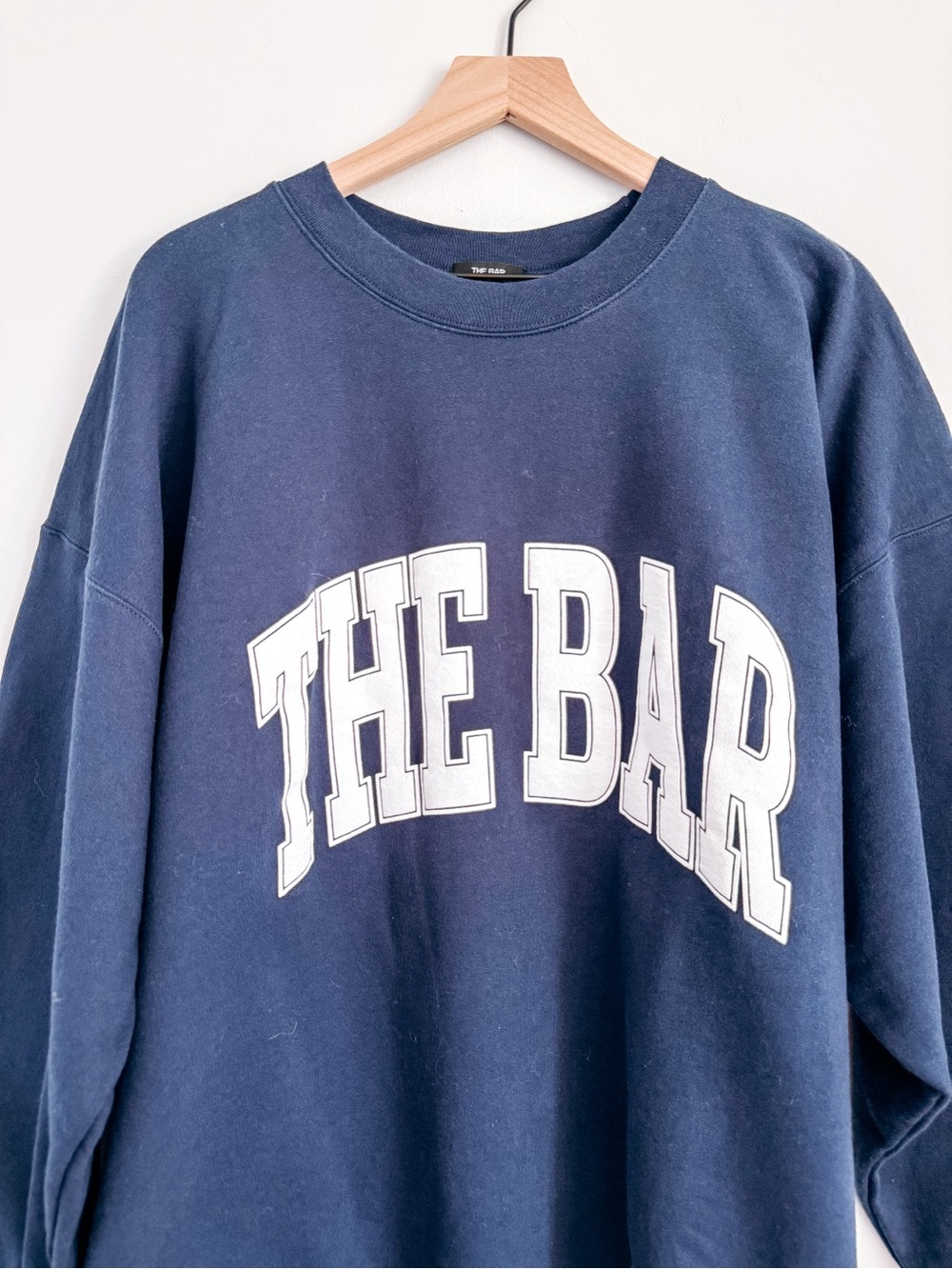 The Bar Oversized Fleece Crewneck Sweatshirt Navy White Graphic XXL NWOT - Picture 2 of 4